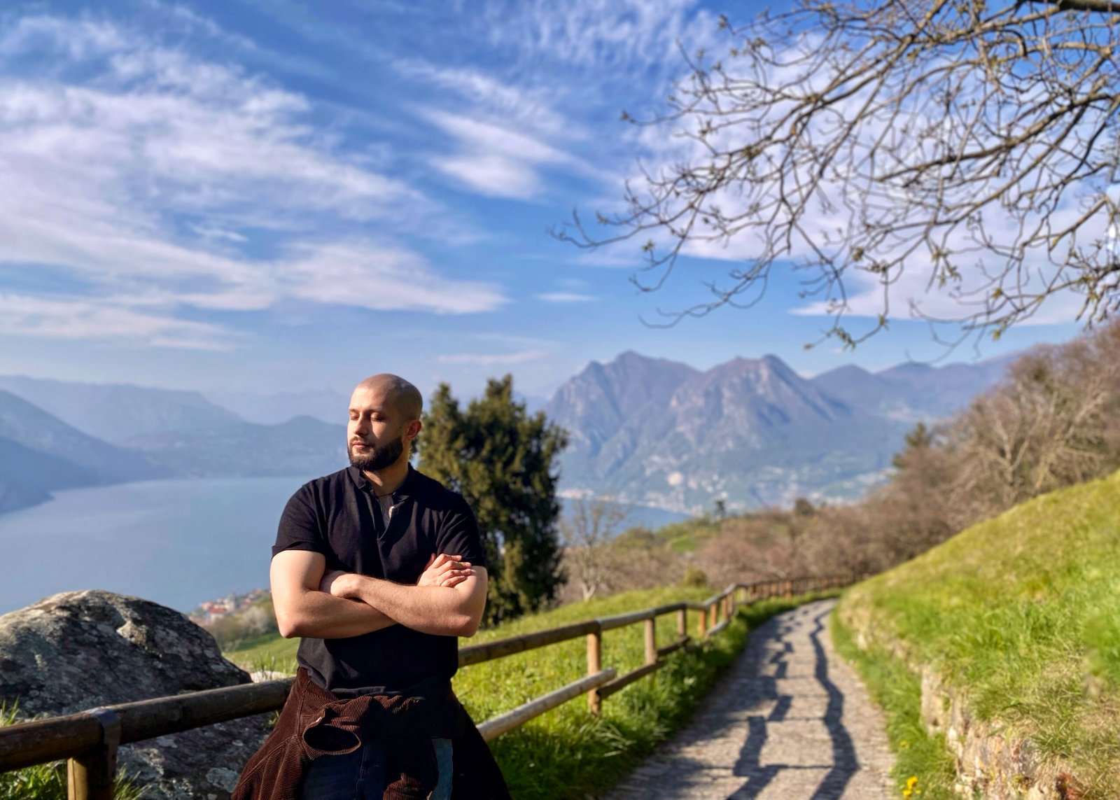 Portrait on a mountain path above the lake